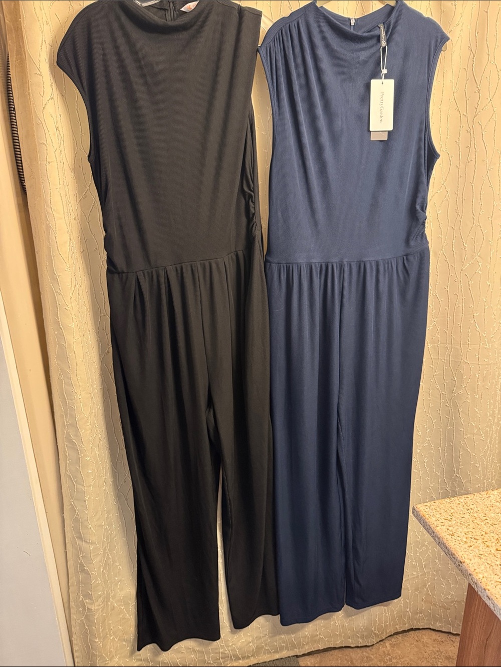 Set of two Sleeveless Wide-Leg Jumpsuit in Black and Navy